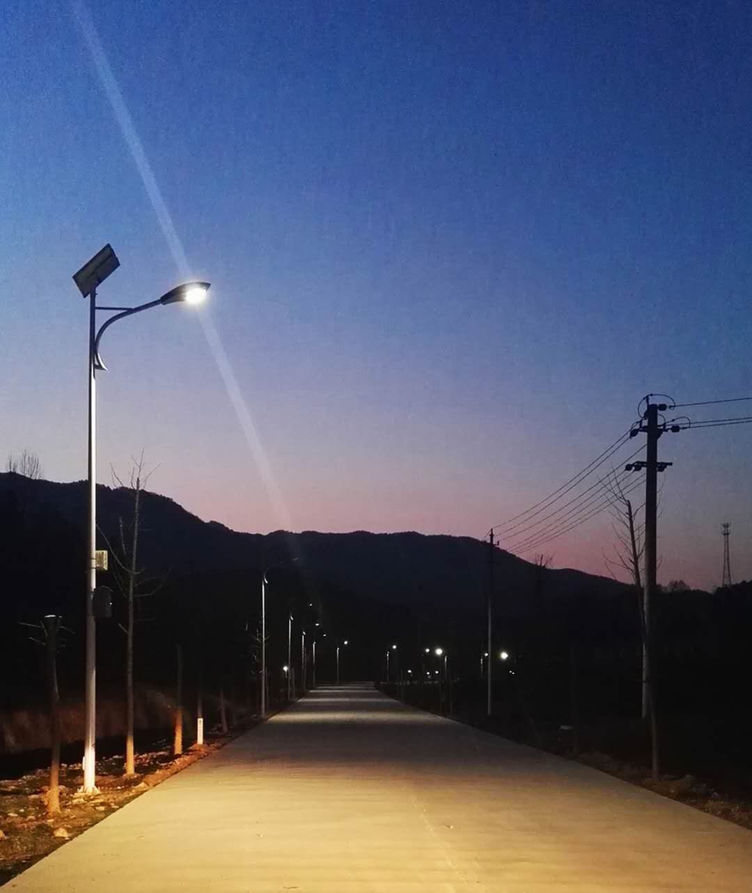 新县国家登山步道太阳能路灯.jpg